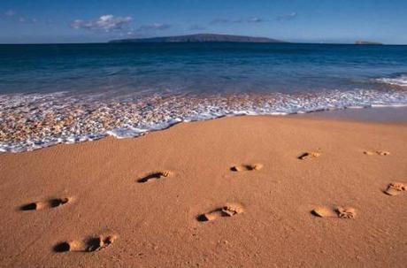 footsteps-in-the-sand