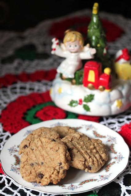 Vegan Peanut Butter Chocolate Chip Cookies