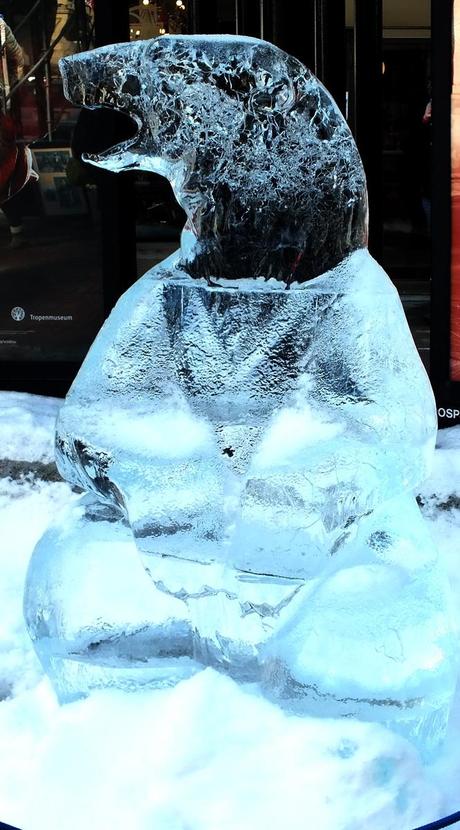 Ice sculptured Polar Bear 2 - Winterlude - Ottawa