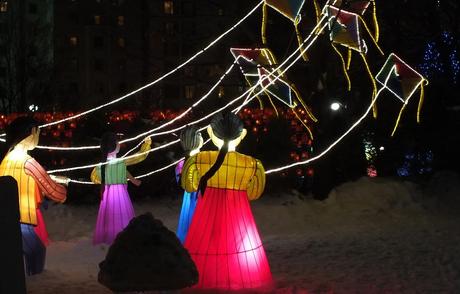 Child-dolls fly kites 2 - Winterlude - Ottawa