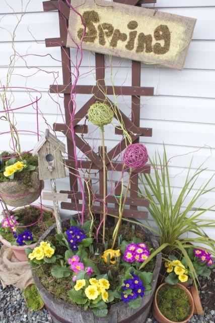 Spring Planter Display by sowanddipity.com