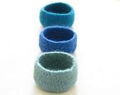 felted bowls blue / ocean colors / Three little bowls in pale blue, turquoise and navy blue / bright colors - theYarnKitchen felted bowls blue / ocean colors / Three little bowls in pale blue, turquoise and navy blue / bright colors - theYarnKitchen