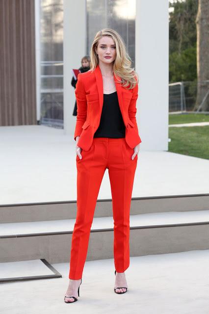 ROSIE HUNTINGTON-WHITELEY IN BURBERRY AT THE BURBERRY FALL/WINTER 2013 SHOW IN LONDON