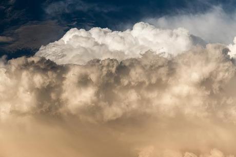Cumulonimbus calvus cloud