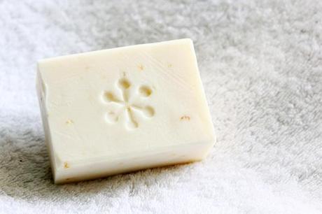 Snoe No. 9 Exfoliating Oatmeal Beauty Bar Review