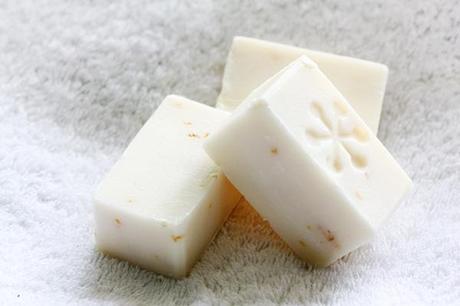 Snoe No. 9 Exfoliating Oatmeal Beauty Bar Review