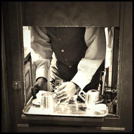 Serving Hatch, Paris © Eva Charbit