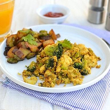 Vegan Breakfast - Tofu Broccoli Scramble & Home Fries