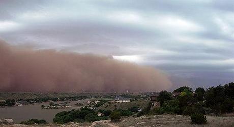 15 Scary And Ominous Photos of Dust Storms