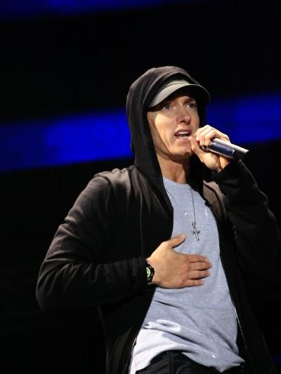 eminem live 400x533 V Festival announcement 