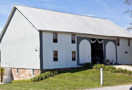 A stunning barn for our wedding! My wedding date and venue revealed!