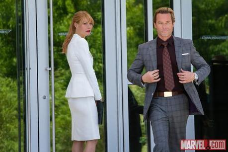 Iron Man 3 New Images Shows Pepper Potts Checking out Aldrich Killian
