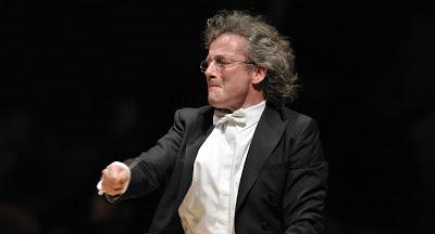 Concert Review: New Songs, Old Tricks