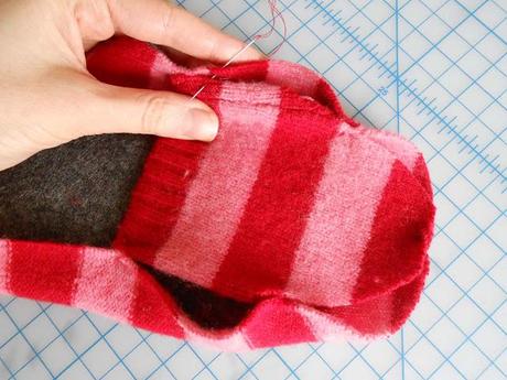 Upcycled Sweater Slippers - Paperblog