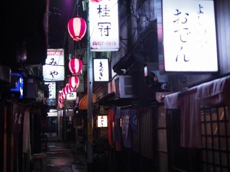 P20602321 渋谷に残る狭小なディープな横丁，のんべえ横丁 / Nonbei Yokochoh,nostalgic back alley,in Shibuya