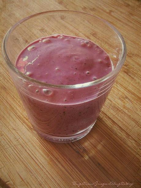 Breakfast Smoothie with Blueberries, Pear and Tofu