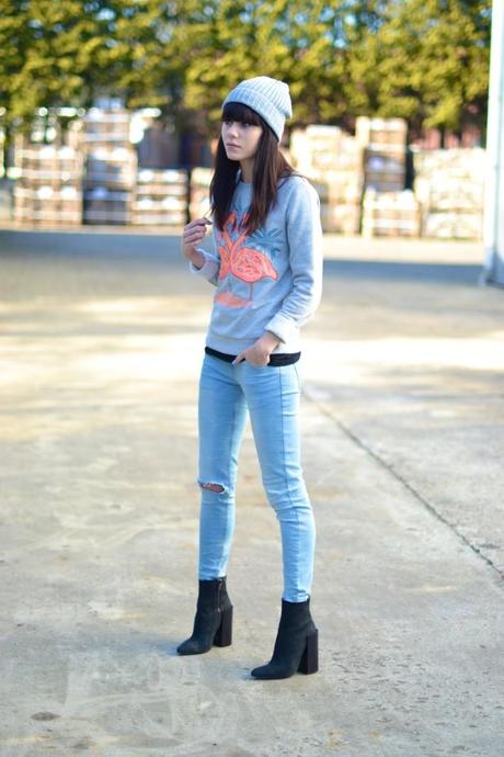 outfit acne tess boots flamingo sweater jeans