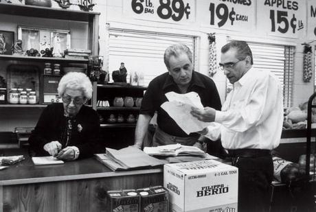 Casino_Martin Scorsese directs his mother, Catherine Scorsese and Vinny Vella on the set of Casino (1995) Phaidon