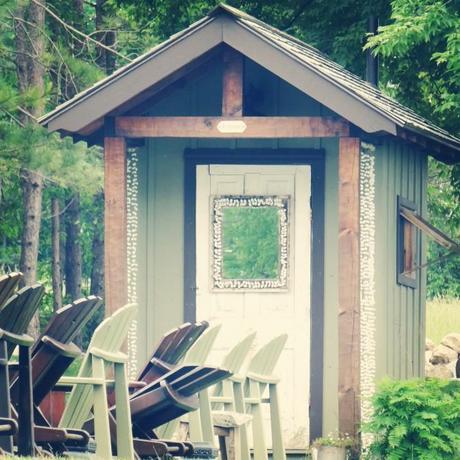 A funky outhouse #DIY for you...using reclaimed materials, an old door, an 'outside' mirror, and pop out windows. Learn how on lynneknowlton.com 