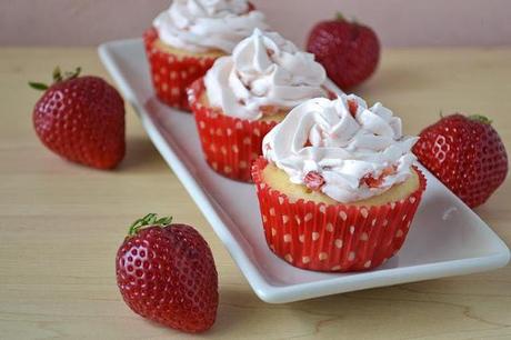 Fresh Strawberry Dream Cupcakes with Fresh Strawberry Buttercream