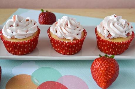 Fresh Strawberry Dream Cupcakes with Fresh Strawberry Buttercream