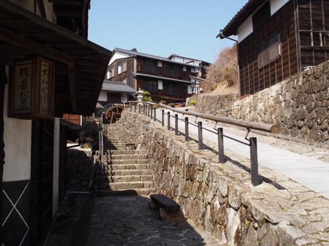 P3090003 木曽馬籠宿，江戸の旅人の足跡を辿って / Magome juku, post town of an ancient road, paved with stones
