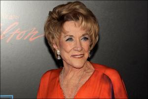 Jeanne Cooper at the age of 82 years old in a very recent photo. She still looks fantastic. Never knew a woman could still look that great at such an advanced age.