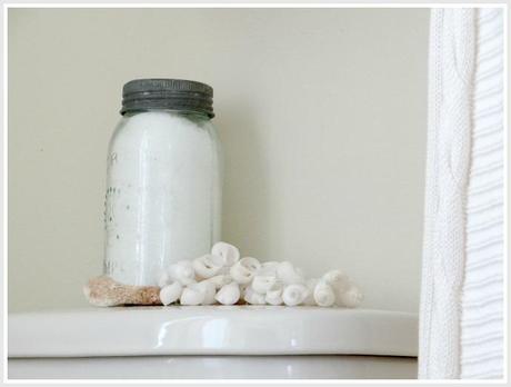 Use a vintage mason jar with essential oils for bath salts.  A #DIY blog post on how to make your own shower curtain with an Ikea throw blanket 