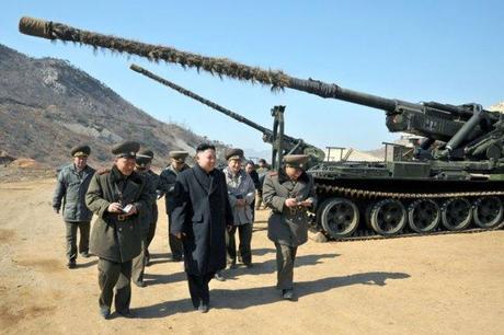 Kim Jong Un (2nd L) views a piece of long-range artillery piece during an inspection of a unit subordinate to the KPA Unit #641 (Photo: Rodong Sinmun)