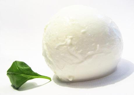 mozzarella-di-bufala-la-via-del-gusto