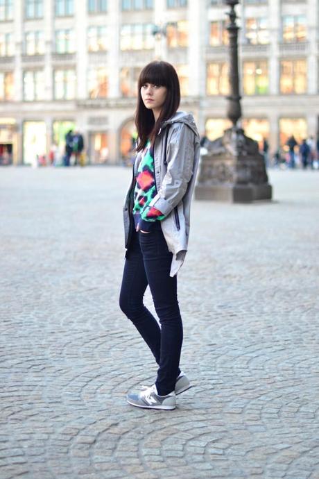 outfit gray parka new balance sneakers