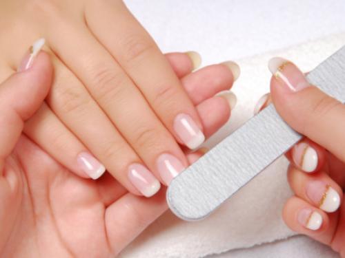How to Keep Your Nails Looking Healthy