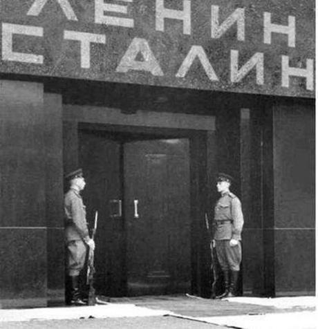 Lenin mausoleum stalin