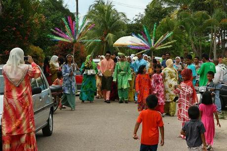 strange wedding customs around the world