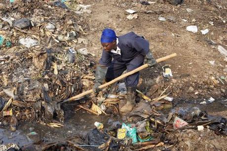 Clearing rubbish in Namuwongo, Kampala slums