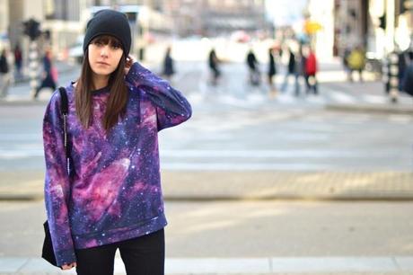 look galaxy print sweater