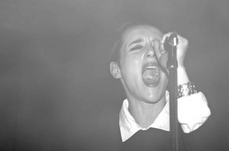 savages6 620x410 SAVAGES INTENSE, ENTHRALLING LIVE SHOW [PHOTOS]
