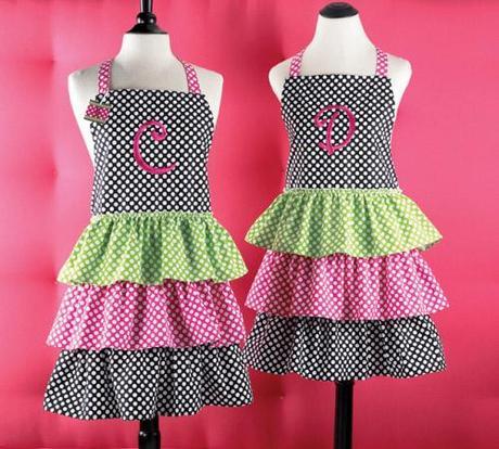 303701 L Stay Stylist in the Kitchen in flirty Aprons