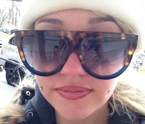 amanda bynes pierces cheeks covet her closet celebrity gossip fashion how to trends 2013 trainwreck hot mess