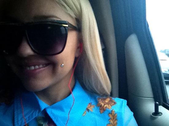 amanda bynes pierces cheeks covet her closet celebrity gossip fashion how to trends 2013 trainwreck hot mess