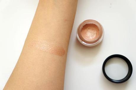 Estée Lauder Pure Color Stay-On Shadow Paint Review Estée Lauder Pure Color Stay-On Shadow Paint Review