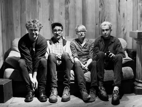 couch 1 620x465 ALT JS CHILLINGLY BEAUTIFUL SET AT WEBSTER HALL [PHOTOS]