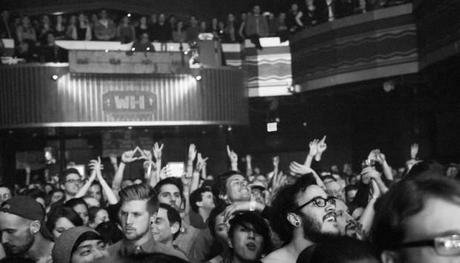 crowd 1 620x355 ALT JS CHILLINGLY BEAUTIFUL SET AT WEBSTER HALL [PHOTOS]