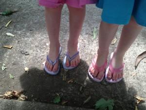 The girls wearing their Havaianas 