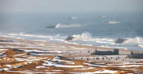 Hovercraft (ACVs) of KPA Navy Combined Unit #597 land on the country's east coast whilst ground forces charge toward simulated targets on the beach (Photo: Rodong Sinmun) 