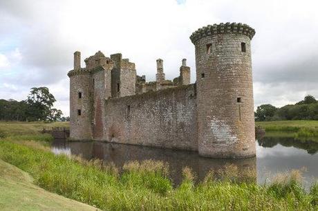 Discover the Caerlaverock Castle