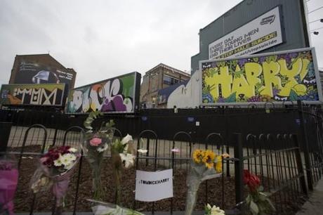tomdickharryflowers1 526x350 Graffiti to stop suicide
