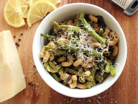 Lemony-Pepper Browned Butter Vinaigrette Pasta with Asparagus and Mushrooms