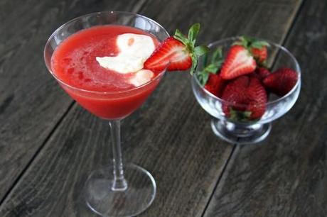strawberry shortcake martini, strawberry shortcake drink recipe, strawberry cocktails