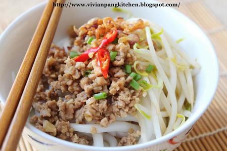 Hakka Lo See Fun with Minced Meat (客家肉碎老鼠粉)